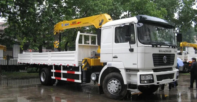 CHARGO TRUCK AVEC CRANE 4X2 SHACMAN F2000