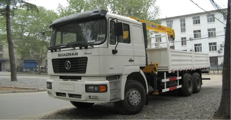 CHARGO TRUCK AVEC CRANE 4X2 SHACMAN F2000
