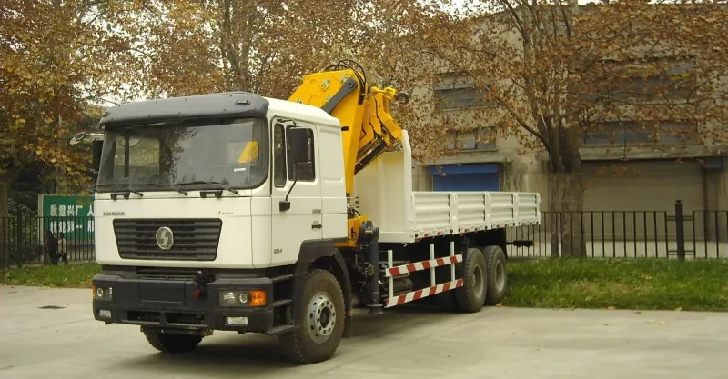 CHARGO TRUCK AVEC CRANE 4X2 SHACMAN F2000