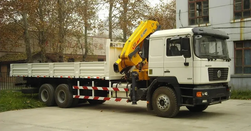 CHARGO TRUCK AVEC CRANE 4X2 SHACMAN F2000