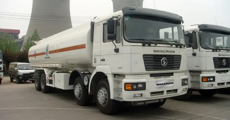 camion de pétrolier 8x4 Shacman F2000