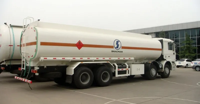 camion de pétrolier 8x4 Shacman F2000