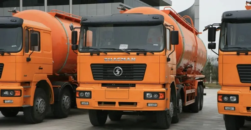 camion de pétrolier 8x4 Shacman F2000